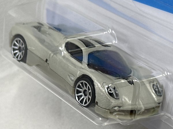 画像3: PAGANI UTOPIA (3)