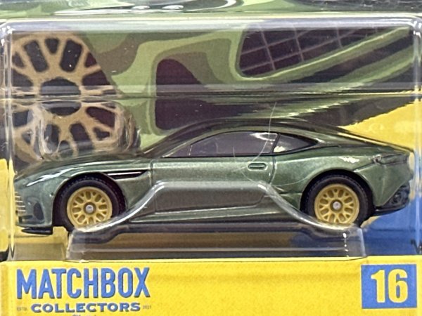 画像2: 2023 ASTON MARTIN DB12 (2)