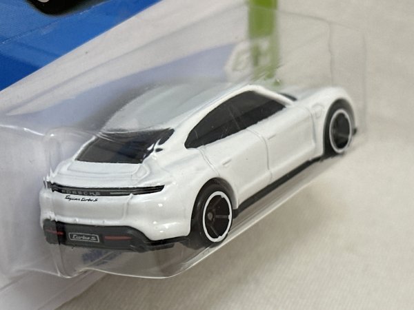 画像4: PORSCHE TAYCAN TURBO S (4)