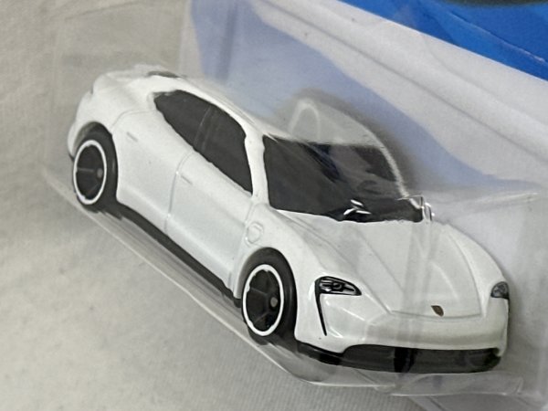 画像3: PORSCHE TAYCAN TURBO S (3)