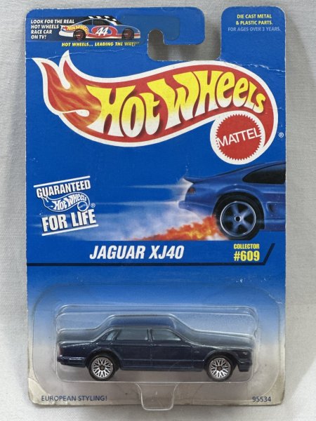 画像1: JAGUAR XJ40 (1)