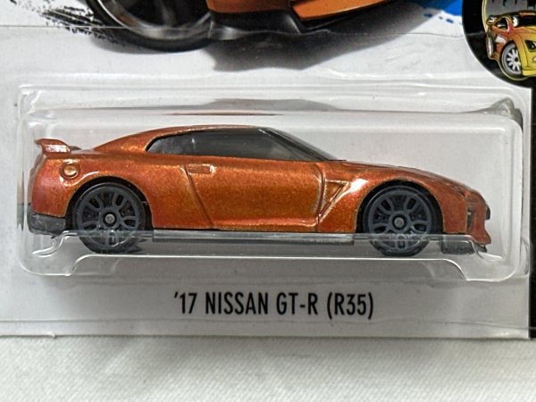画像2: 17 NISSAN GT-R (R35) (2)
