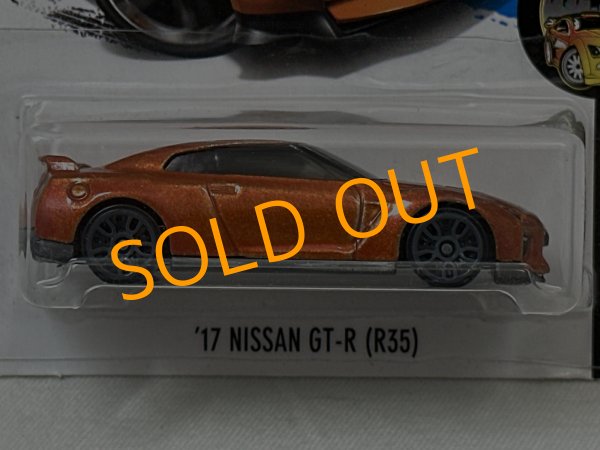 画像2: 17 NISSAN GT-R (R35) (2)