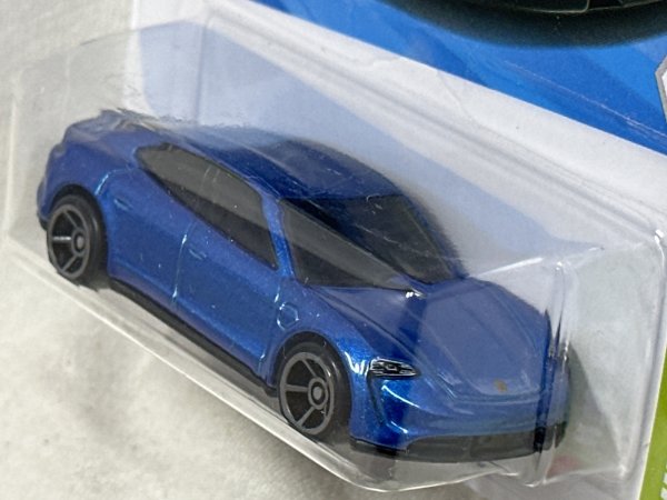 画像3: PORSCHE TAYCAN TURBO S (3)