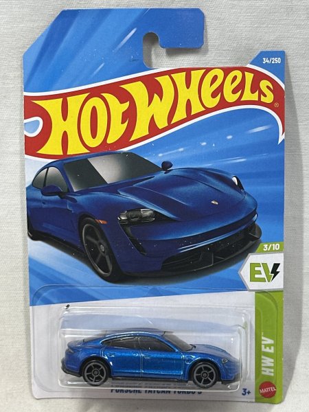 画像1: PORSCHE TAYCAN TURBO S (1)