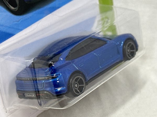 画像4: PORSCHE TAYCAN TURBO S (4)