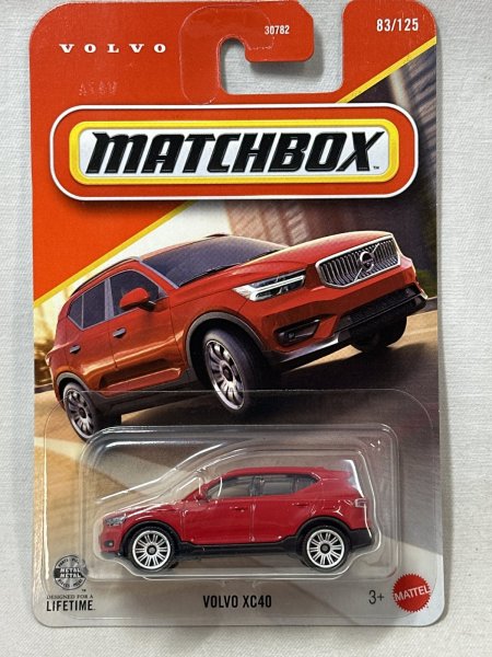 画像1: VOLVO XC40 (1)