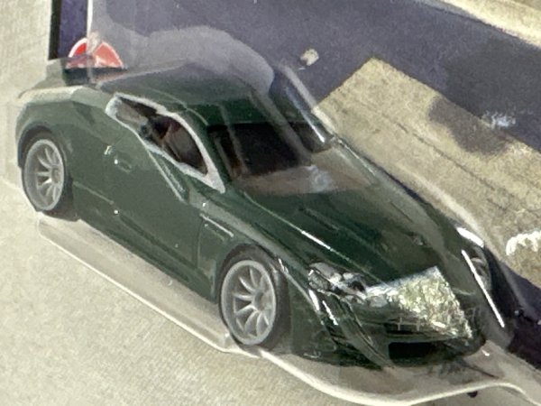 画像3: ASTON MARTIN DBS (3)