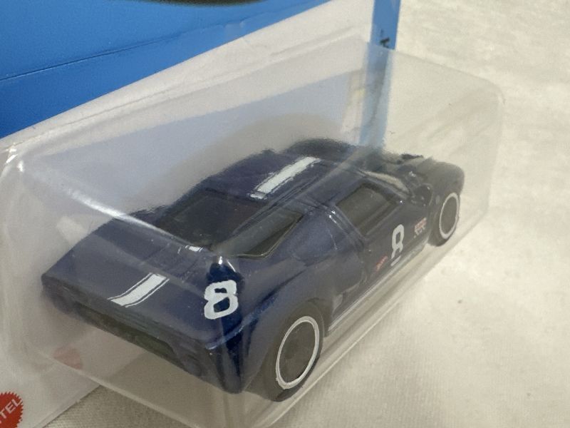FORD GT40 - strange storage
